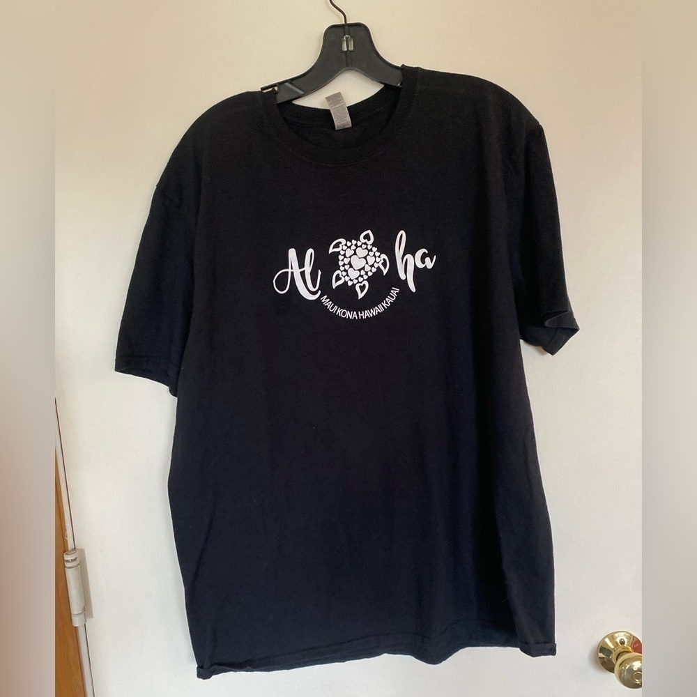 Gilden extra large hundred percent cotton, aloha, graphic tee